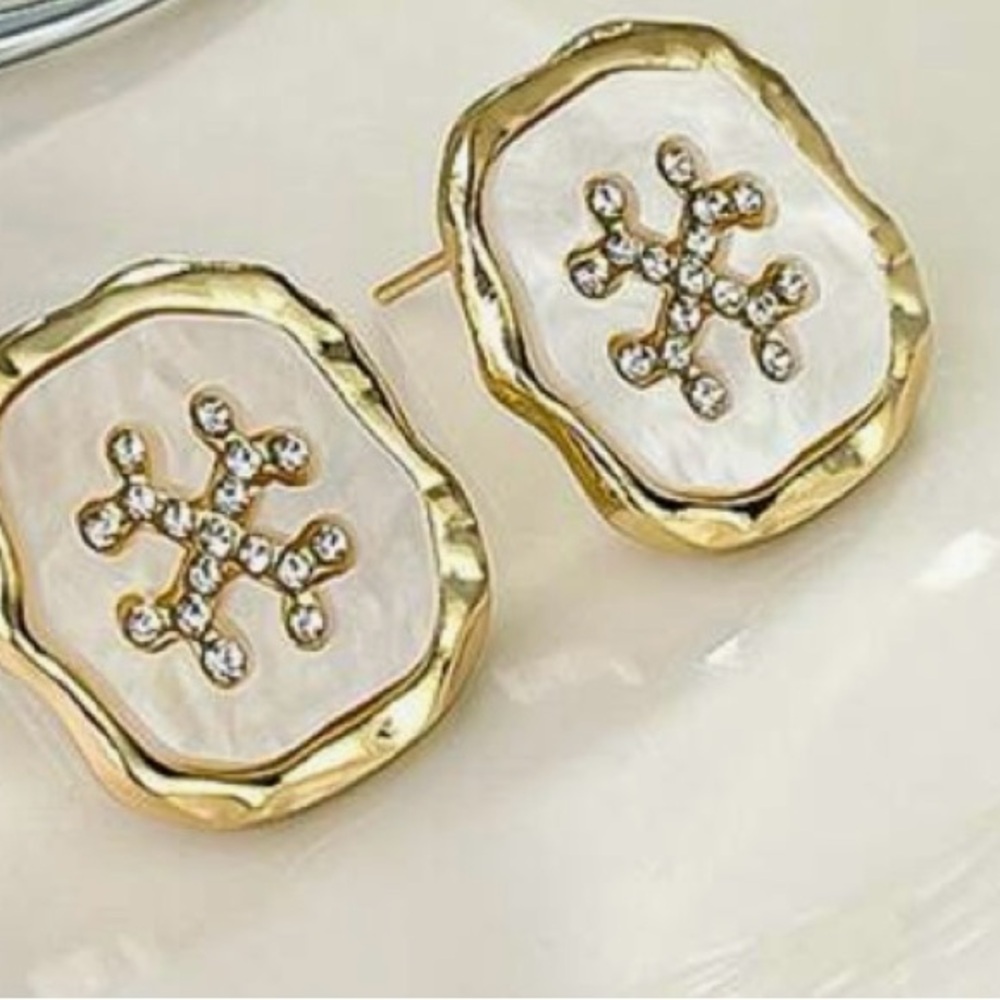 Fashion one pair chunky rhinestone studs with gold stud nib
